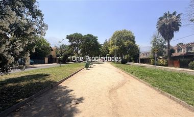 Venta Casa 4D3B cerca Municipalidad Peñalolen terreno 205m