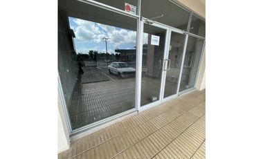 VILLALOBOS PLAZA/LOCALES $950/ALQUILER