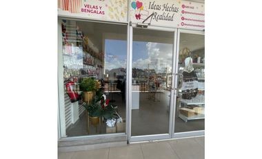 VILLALOBOS PLAZA/LOCALES $950/ALQUILER