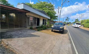 EN DOLEGUITA FINCA QUE ABARCA ESQUINA