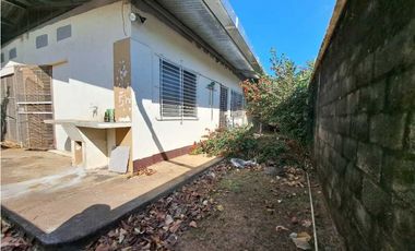 EN DOLEGUITA FINCA QUE ABARCA ESQUINA