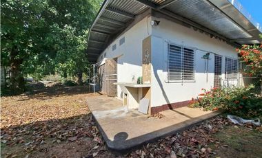 EN DOLEGUITA FINCA QUE ABARCA ESQUINA