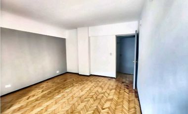 VENTA DE AMPLIO Y HERMOSO DPTO EN CALLE COLÓN- CIUDAD DE MENDOZA