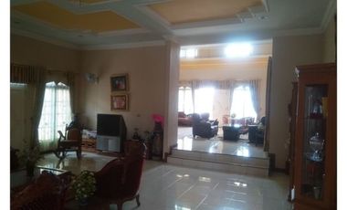 RUMAH MEWAH DI JALAN TRIBRATA LINGKAR BARAT KOTA BENGKULU