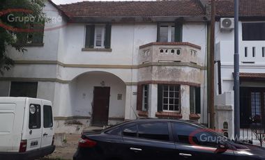 CASA ESTILO COLONIAL   C/COCHERA/