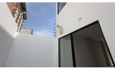 EN VENTA CASA MODERNA A ESTRENAR EN MANTA, SECTOR NORTE