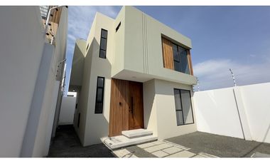 EN VENTA CASA MODERNA A ESTRENAR EN MANTA, SECTOR NORTE