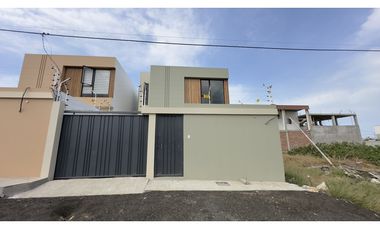 EN VENTA CASA MODERNA A ESTRENAR EN MANTA, SECTOR NORTE