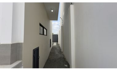 EN VENTA CASA MODERNA A ESTRENAR EN MANTA, SECTOR NORTE