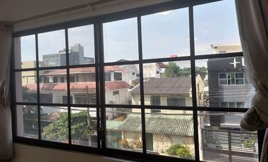 Suite u oficina amoblada de alquiler en Kennedy Norte, uso comercial.
