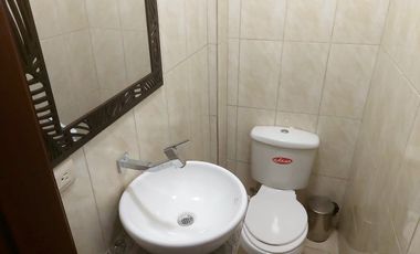 Suite u oficina amoblada de alquiler en Kennedy Norte, uso comercial.