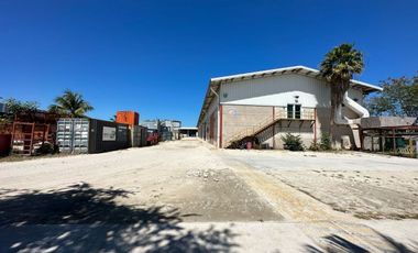 Bodega Industrial con patio y oficinas en Renta km 8.5