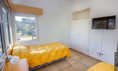 DEPARTAMENTO EN EDIFICIO ALBATROS EN CARILO (C)