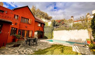 Chalet cuatro ambientes Piscina y jardín. Stella Maris.