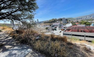 Terreno habitacional en venta en Loma Dorada, Querétaro. Descendente y con posible vista