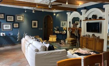 CASA EN VENTA EN LA COL. ACAPATZINGO CON 4 CASAS  PARA RENTAR,CUERNAVACA MOR.