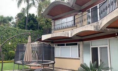 CASA EN VENTA EN LA COL. ACAPATZINGO CON 4 CASAS  PARA RENTAR,CUERNAVACA MOR.