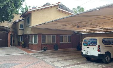 CASA EN VENTA EN LA COL. ACAPATZINGO CON 4 CASAS  PARA RENTAR,CUERNAVACA MOR.