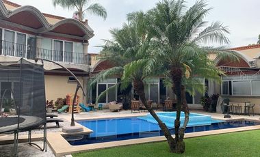 CASA EN VENTA EN LA COL. ACAPATZINGO CON 4 CASAS  PARA RENTAR,CUERNAVACA MOR.