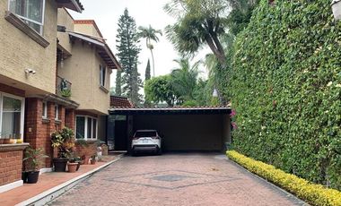 CASA EN VENTA EN LA COL. ACAPATZINGO CON 4 CASAS  PARA RENTAR,CUERNAVACA MOR.