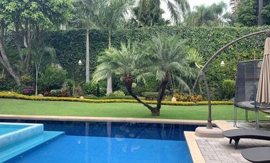 CASA EN VENTA EN LA COL. ACAPATZINGO CON 4 CASAS  PARA RENTAR,CUERNAVACA MOR.