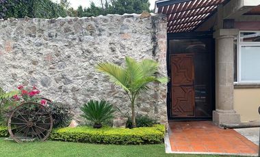 CASA EN VENTA EN LA COL. ACAPATZINGO CON 4 CASAS  PARA RENTAR,CUERNAVACA MOR.