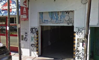 Local sobre Av Rivadavia (hoy taller mecánico) 5 x 20