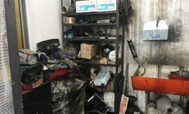 Local sobre Av Rivadavia (hoy taller mecánico) 5 x 20