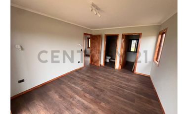 Moderna y confortable casa Colegio Alemán