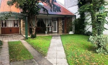 Chalet 5 ambientes. Patio con parrilla. Zona Chauvin