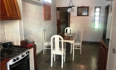 Chalet 5 ambientes. Patio con parrilla. Zona Chauvin