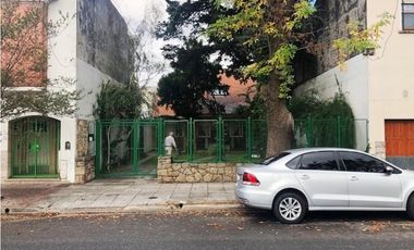 Chalet 5 ambientes. Patio con parrilla. Zona Chauvin