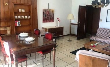 Chalet 5 ambientes. Patio con parrilla. Zona Chauvin