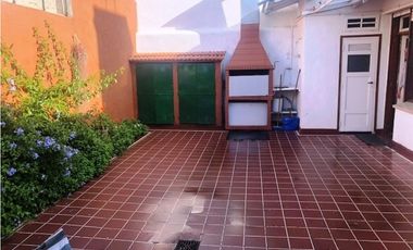 Chalet 5 ambientes. Patio con parrilla. Zona Chauvin