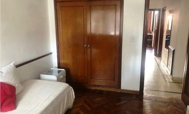 Chalet 5 ambientes. Patio con parrilla. Zona Chauvin