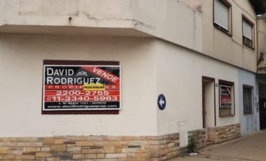 CASA PH DE 2 AMBIENTES C/ COCHERA EN VENTA - MORON CENTRO - NUEVO PRECIO
