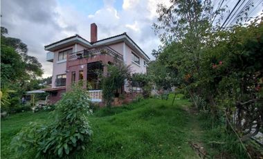 Casa con terreno en venta en machangara ucubamba