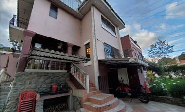 Casa con terreno en venta en machangara ucubamba
