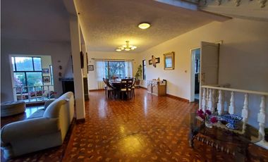 Casa con terreno en venta en machangara ucubamba