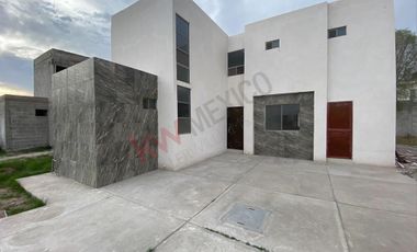 Casa con habitación en planta baja, ubicada al oriente de Torreón.