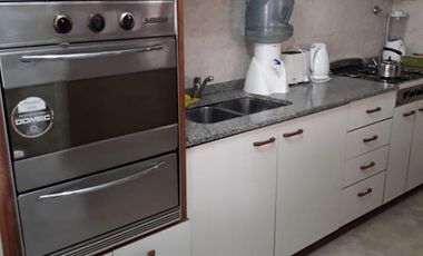 HERMOSO CHALET DESARROLLADO EN LOTE Y MEDIO EN QUILMES OESTE.