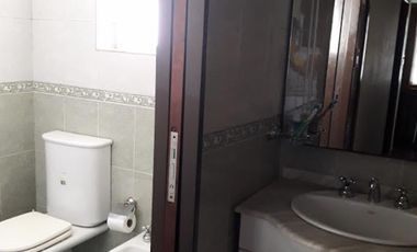 HERMOSO CHALET DESARROLLADO EN LOTE Y MEDIO EN QUILMES OESTE.