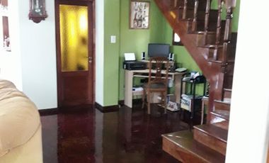 HERMOSO CHALET DESARROLLADO EN LOTE Y MEDIO EN QUILMES OESTE.