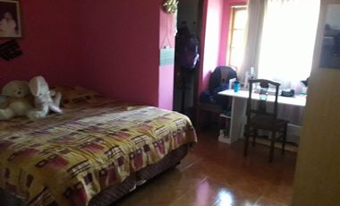 HERMOSO CHALET DESARROLLADO EN LOTE Y MEDIO EN QUILMES OESTE.