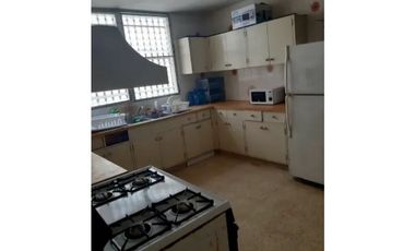 SE VENDE HERMOSA CASA DE DOS NIVELES EN LA ALAMEDA 3 REC/312MTS