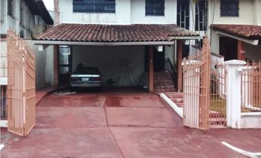 SE VENDE HERMOSA CASA DE DOS NIVELES EN LA ALAMEDA 3 REC/312MTS