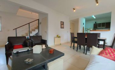 VENTA DUPLEX 4 AMBIENTES CON COCHERA VICENTE LOPEZ