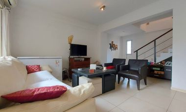 VENTA DUPLEX 4 AMBIENTES CON COCHERA VICENTE LOPEZ