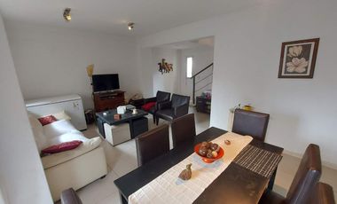 VENTA DUPLEX 4 AMBIENTES CON COCHERA VICENTE LOPEZ
