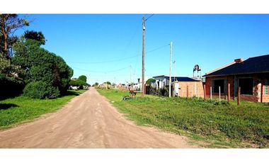 Se vende muy lindo lote en Miramar.